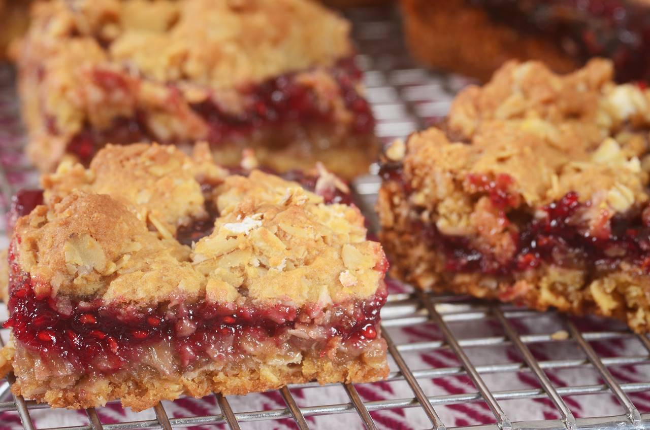 Raspberry Oatmeal Squares *Video Recipe*